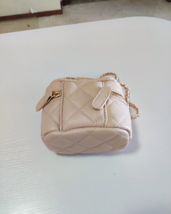Mini Carrying Pouch with Metal Chain Mini Carrying Pouch with Metal Chain