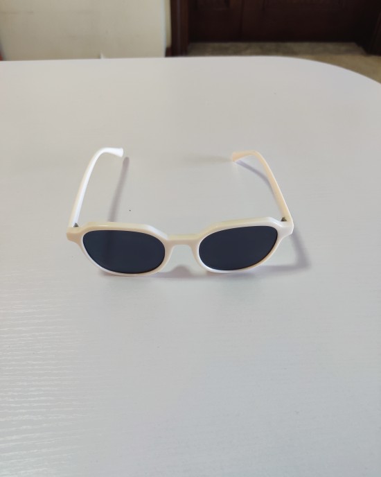 Fashionable black slimming ultra-light sunglasses Fashionable black slimming ultra-light sunglasses
