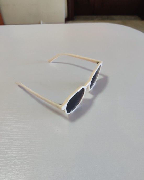 Fashionable black slimming ultra-light sunglasses Fashionable black slimming ultra-light sunglasses